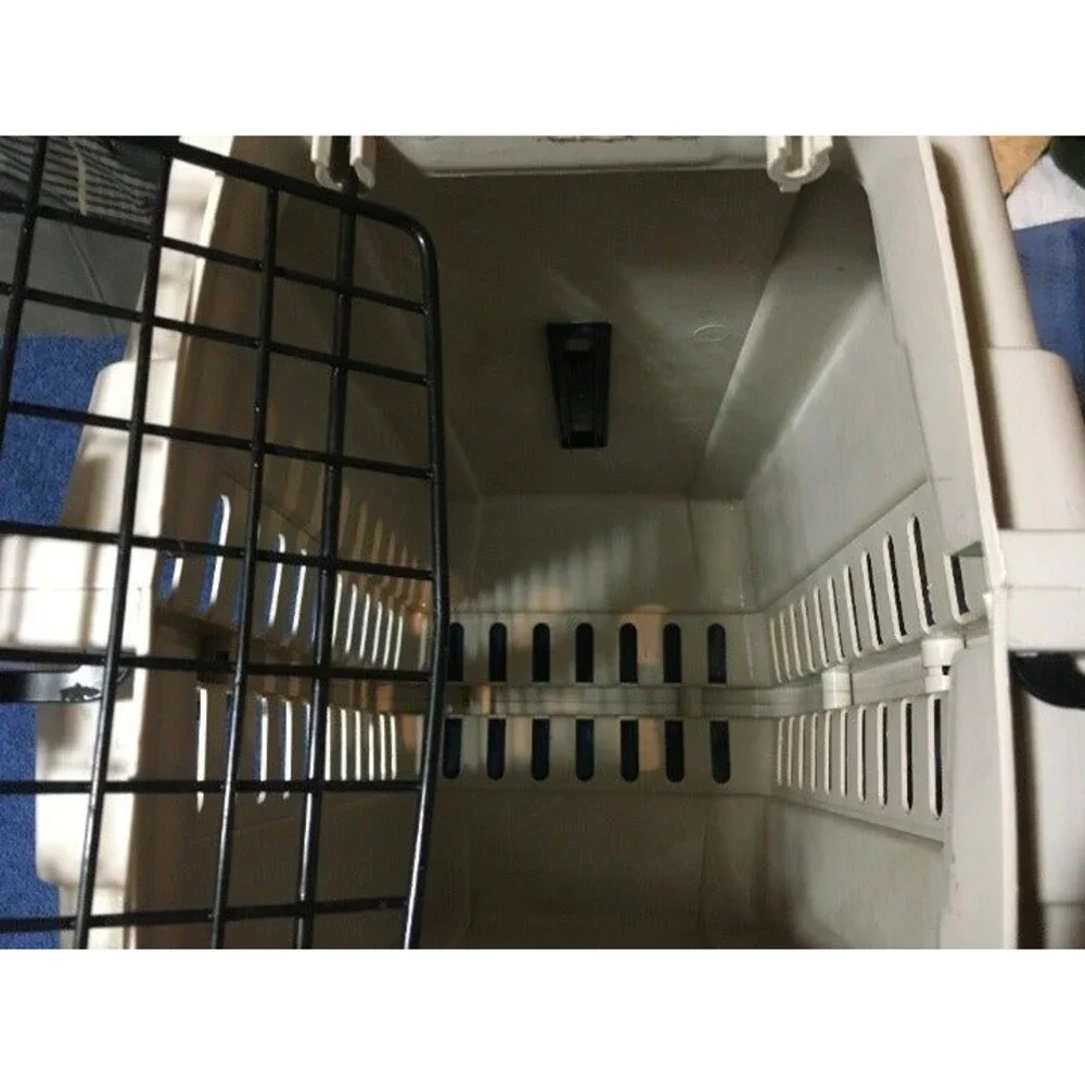 Boots and Barkley Airline Approved Pet carrier for small Dogs & Caps with Dish